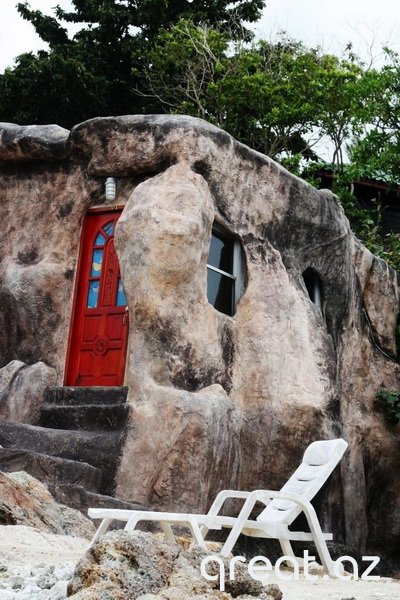 Dünyada ən qeyri adi evlər (27 Foto)
