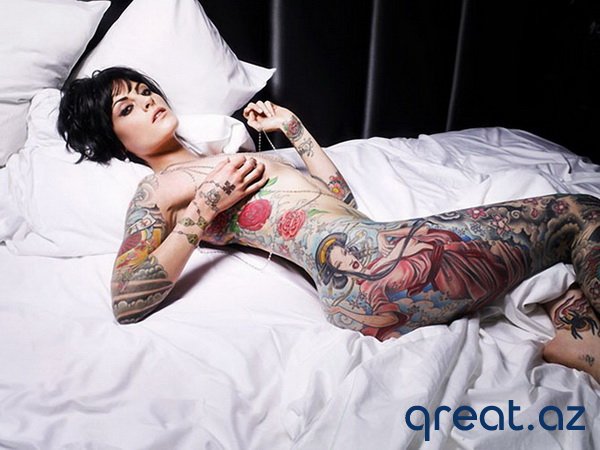 Tatuajlı seksi qızlar (27 Foto)