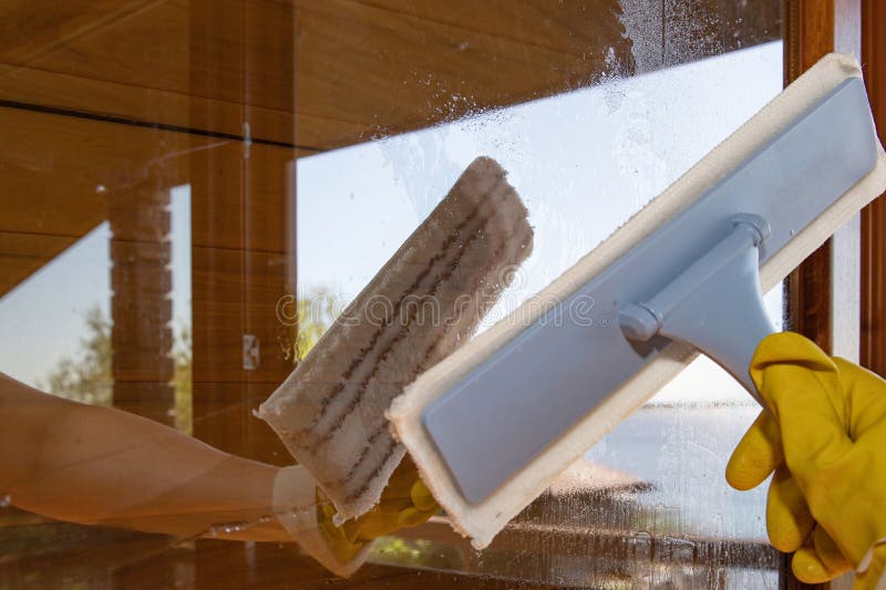 Pəncərələri İzsiz Təmizləməyin Sirrləri